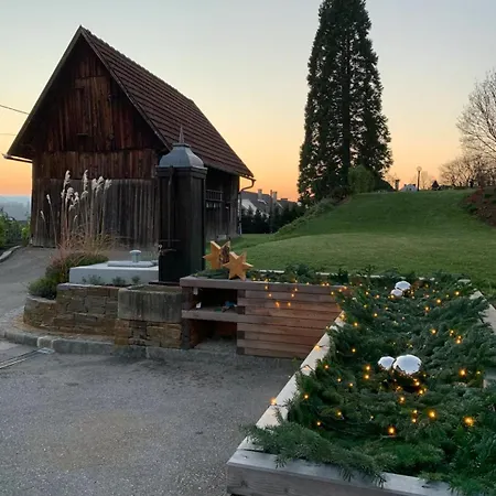 Yellow House - 2 Daire