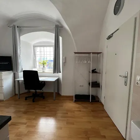 Yellow House - 2 施泰尔