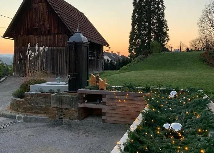 Yellow House - 2 Daire