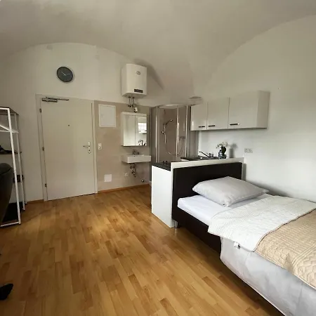 Yellow House - 2 Steyr