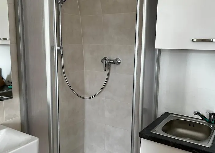 Yellow House - 2 Apartman